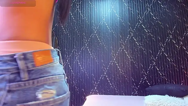 Miss Ariaa online show from 10.11.25