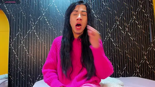 Miss Ariaa online show from 10.12.25