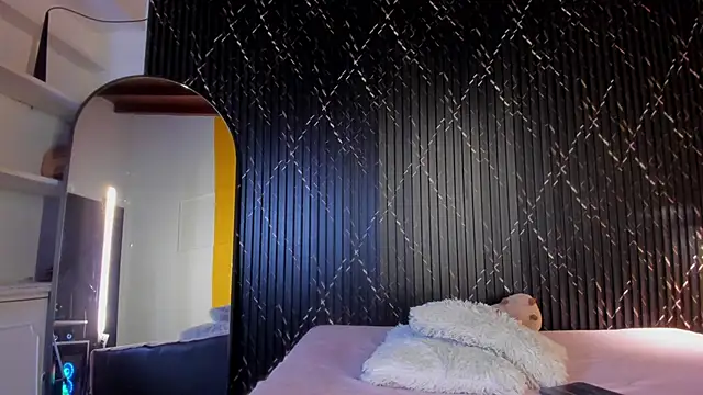 Miss Ariaa online show from 10.29.25