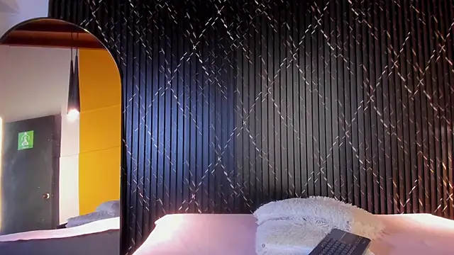 Miss Ariaa online show from 10.30.25