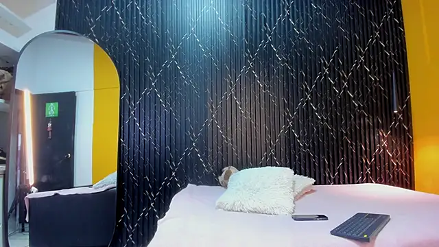 Miss Ariaa online show from 11.05.25