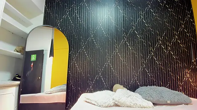 Miss Ariaa online show from 11.06.25