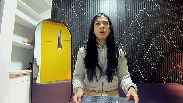 Miss Ariaa online show from 11.25.25