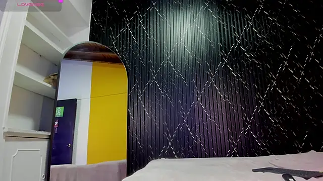 Miss Ariaa online show from 11.30.25