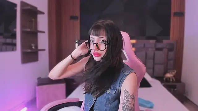 Snapshot of ammie_rouge chatting on 09.23.25 ammie rouge online show from 09.23.25