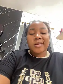 Snapshot of Karol_sexy23 chatting on 10.21.25 Karol sexy23 online show from 10.21.25