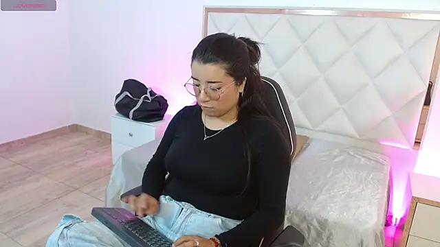 NANAKY TAY online show from 10.05.25