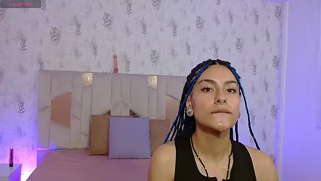 DAKOTA TAY1 online show from 10.10.25