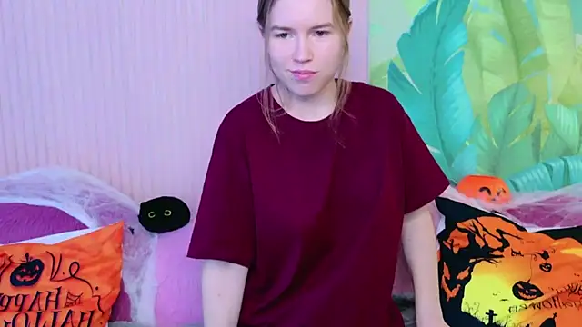 Snapshot of Alida_Brice chatting on 10.27.25 Alida Brice online show from 10.27.25