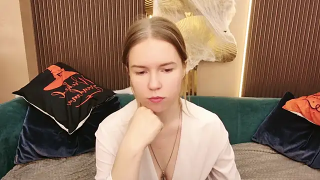 Snapshot of Alida_Brice chatting on 11.02.25 Alida Brice online show from 11.02.25