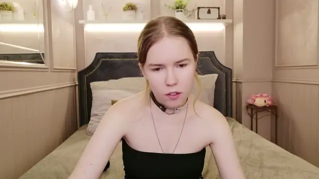 Snapshot of Alida_Brice chatting on 11.11.25 Alida Brice online show from 11.11.25