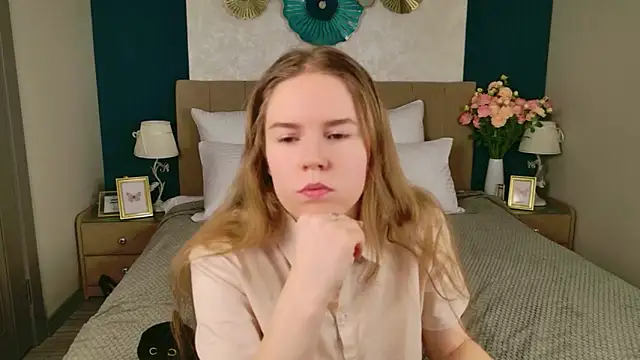 Snapshot of Alida_Brice chatting on 12.19.25 Alida Brice online show from 12.19.25