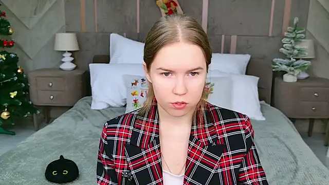 Snapshot of Alida_Brice chatting on 12.23.25 Alida Brice online show from 12.23.25