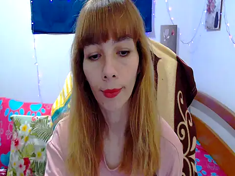 Snapshot of seraphinewhite chatting on 02.15.26 seraphinewhite online show from 02.15.26