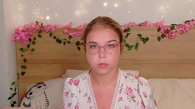 Lilith Bonheur online show from 10.16.25