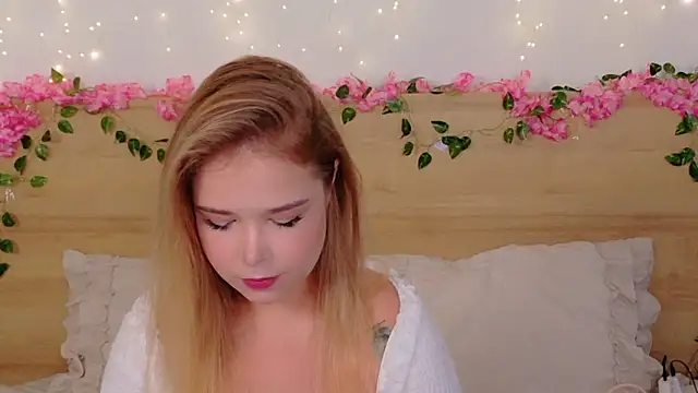 Lilith Bonheur online show from 10.23.25