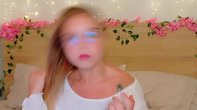 Lilith Bonheur online show from 11.08.25