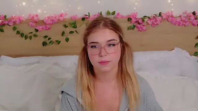 Lilith Bonheur online show from 12.19.25