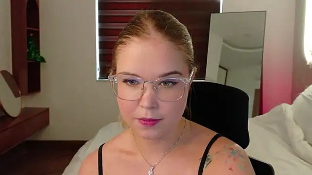 Lilith Bonheur online show from 04.05.26