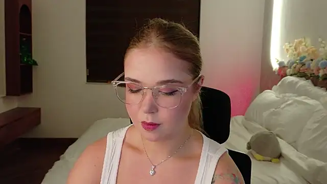 Lilith Bonheur online show from 04.07.26