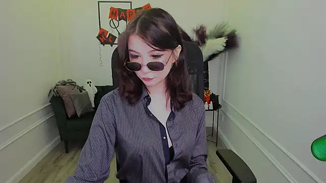 MeLLSawertyq online show from 10.31.25