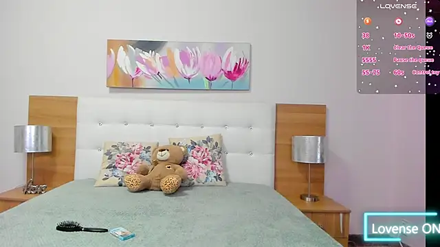 Snapshot of LovelySophie3 chatting on 11.19.25 LovelySophie3 online show from 11.19.25