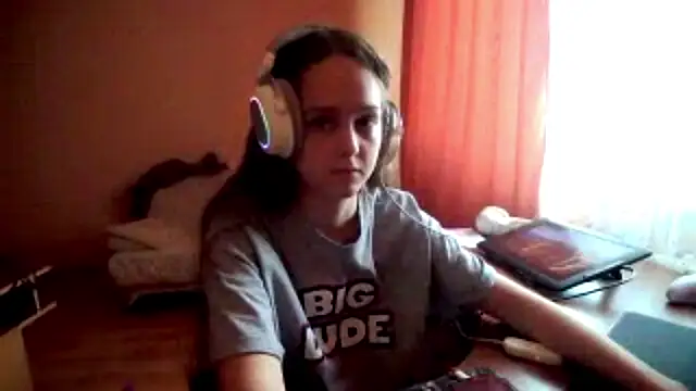 Snapshot of SharybbFace chatting on 09.17.25 SharybbFace online show from 09.17.25