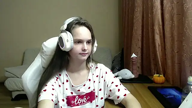 Snapshot of SharybbFace chatting on 10.06.25 SharybbFace online show from 10.06.25