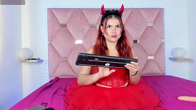 Snapshot of La_Diabla8 chatting on 10.14.25 La Diabla8 online show from 10.14.25