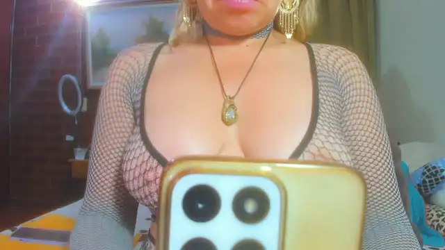 Snapshot of LatinaMature_ chatting on 04.29.26 LatinaMature online show from 04.29.26