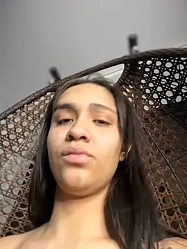 Snapshot of Isabella-Teen chatting on 10.21.25 Isabella-Teen online show from 10.21.25