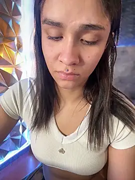 Snapshot of Isabella-Teen chatting on 10.22.25 Isabella-Teen online show from 10.22.25