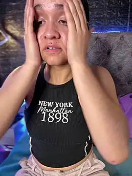 Snapshot of Isabella-Teen chatting on 10.23.25 Isabella-Teen online show from 10.23.25