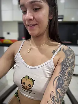 Snapshot of Isabella-Teen chatting on 11.27.25 Isabella-Teen online show from 11.27.25