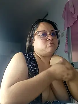 Chiki hot92 online show from 10.14.25