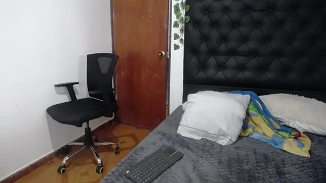 isabel 09 online show from 10.21.25