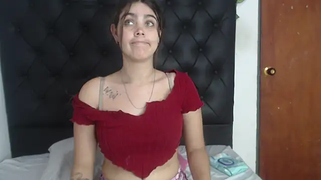 Snapshot of isabel_09 chatting on 04.27.26 isabel 09 online show from 04.27.26