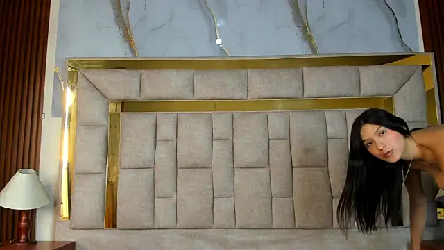 AggathaSanders  online show from 10.24.25