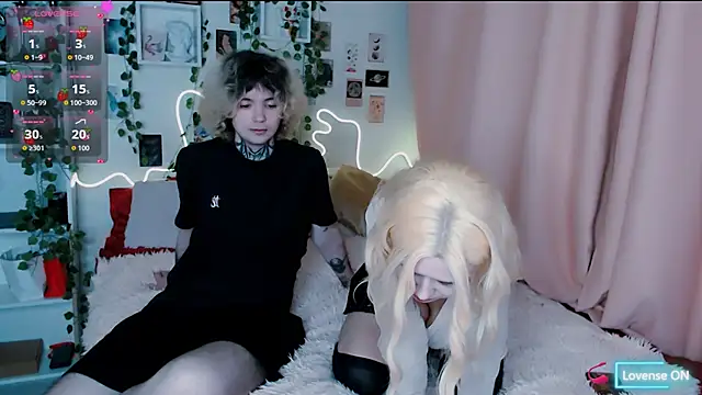 Snapshot of meow_on_da_cam chatting on 11.03.25 meow on da cam online show from 11.03.25