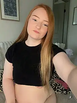 Snapshot of princessbaexoxo chatting on 04.21.26 princessbaexoxo online show from 04.21.26