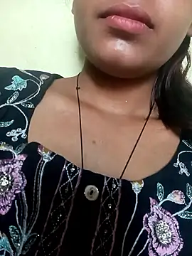 Snapshot of Aaisha-16 chatting on 05.27.26 Aaisha-16 online show from 05.27.26