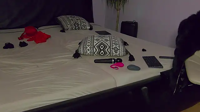 LustfulSin  online show from 11.03.25