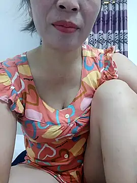 Snapshot of Livelulu chatting on 10.07.25 Livelulu online show from 10.07.25