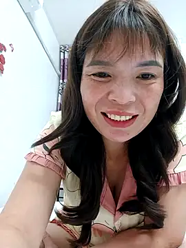 Snapshot of Livelulu chatting on 10.12.25 Livelulu online show from 10.12.25