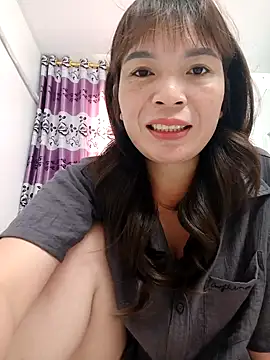 Snapshot of Livelulu chatting on 10.14.25 Livelulu online show from 10.14.25