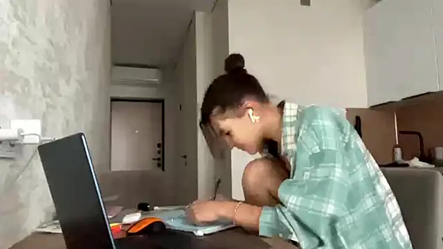 FavorLeila online show from 09.28.25