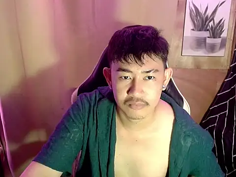 Snapshot of NaughtyGlow97 chatting on 09.16.25 NaughtyGlow97 online show from 09.16.25