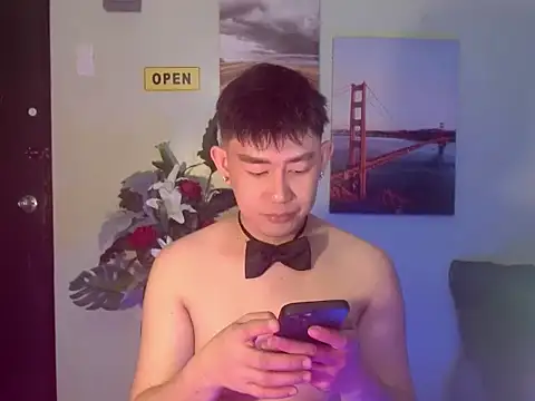 Snapshot of NaughtyGlow97 chatting on 10.27.25 NaughtyGlow97 online show from 10.27.25