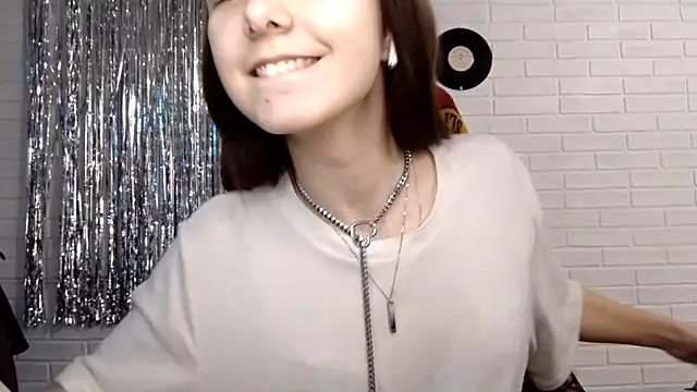 Snapshot of StarlightVeil chatting on 09.18.25 StarlightVeil online show from 09.18.25