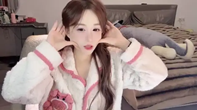 Snapshot of naiyaomeimei chatting on 12.20.25 naiyaomeimei online show from 12.20.25